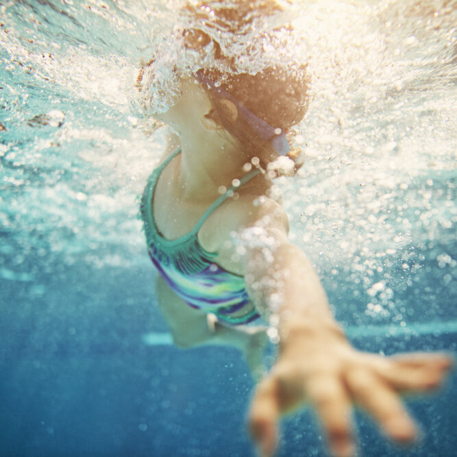 Little girl swimming crawl
